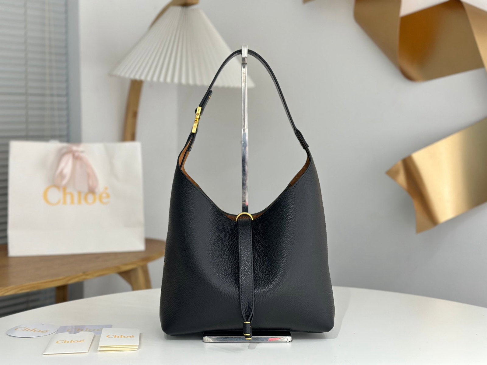 Chloe Marcie Hobo bag: We offer FREE SHIPPING for both domestic and international clients who bid over $500. The Chloe Marcie Hobo bag embodies minimalist style. Chloe's classic Marcie bag blends feminine beauty with the sp