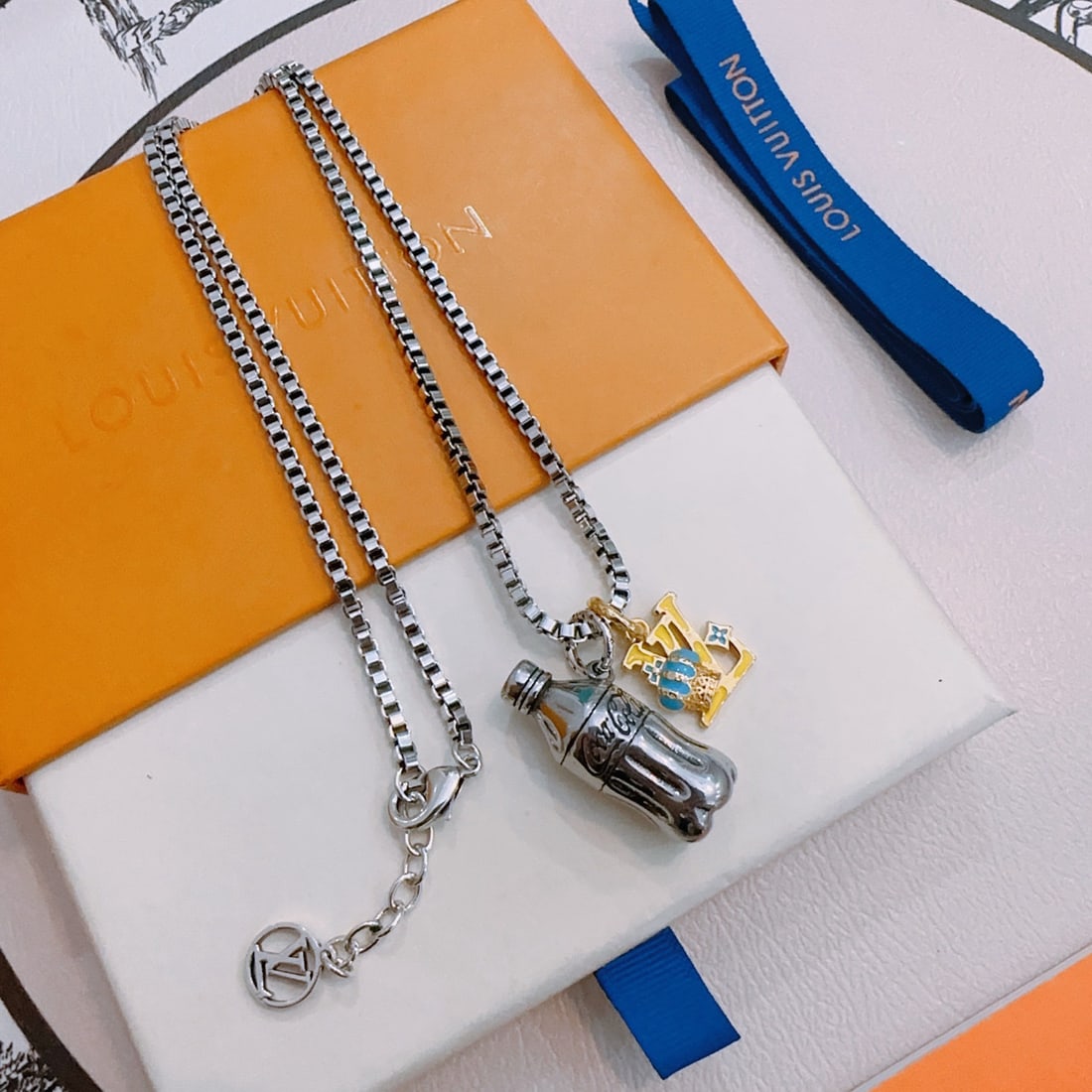 LV necklace: We offer FREE SHIPPING for both domestic and international clients who bid over $500. LV necklace, a retro and trendy must-have for men and women, suitable for couples, rock and punk style, Thai