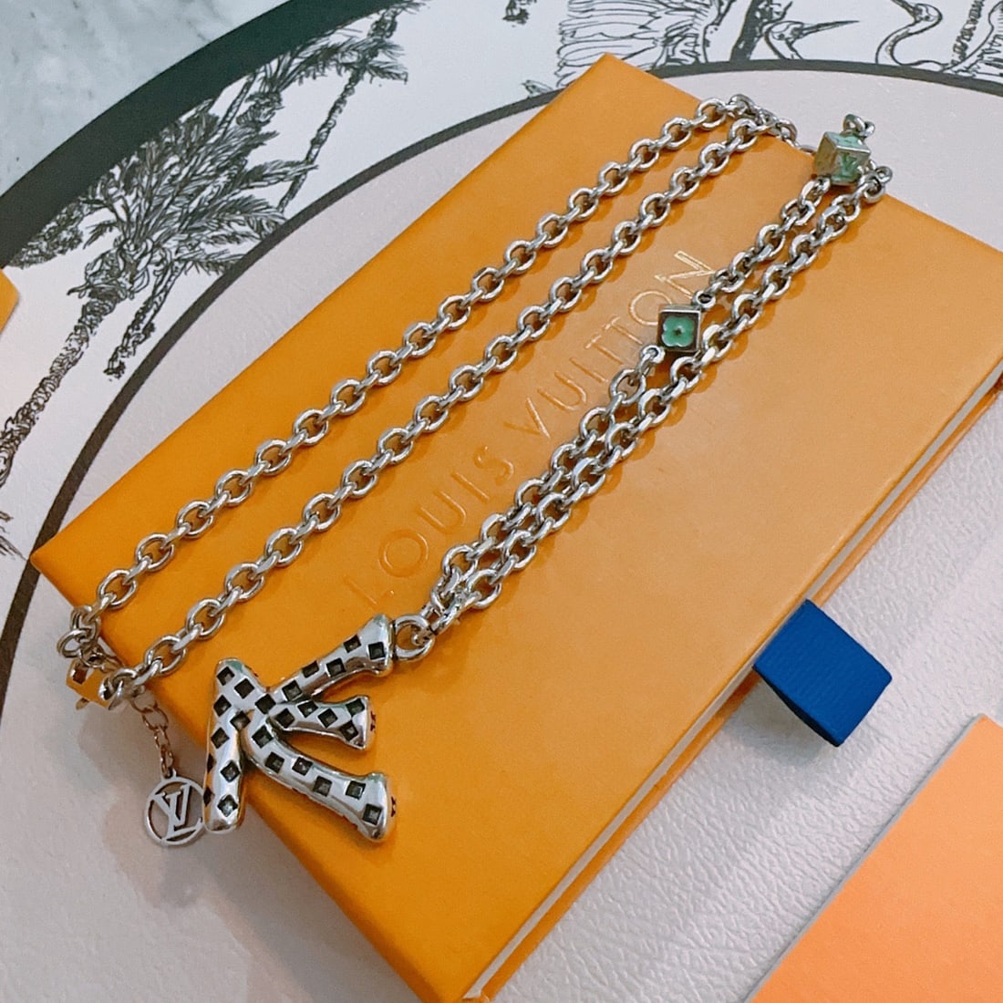 LV necklace: We offer FREE SHIPPING for both domestic and international clients who bid over $500. LV necklace, a retro and trendy must-have for men and women, suitable for couples, rock and punk style, Thai