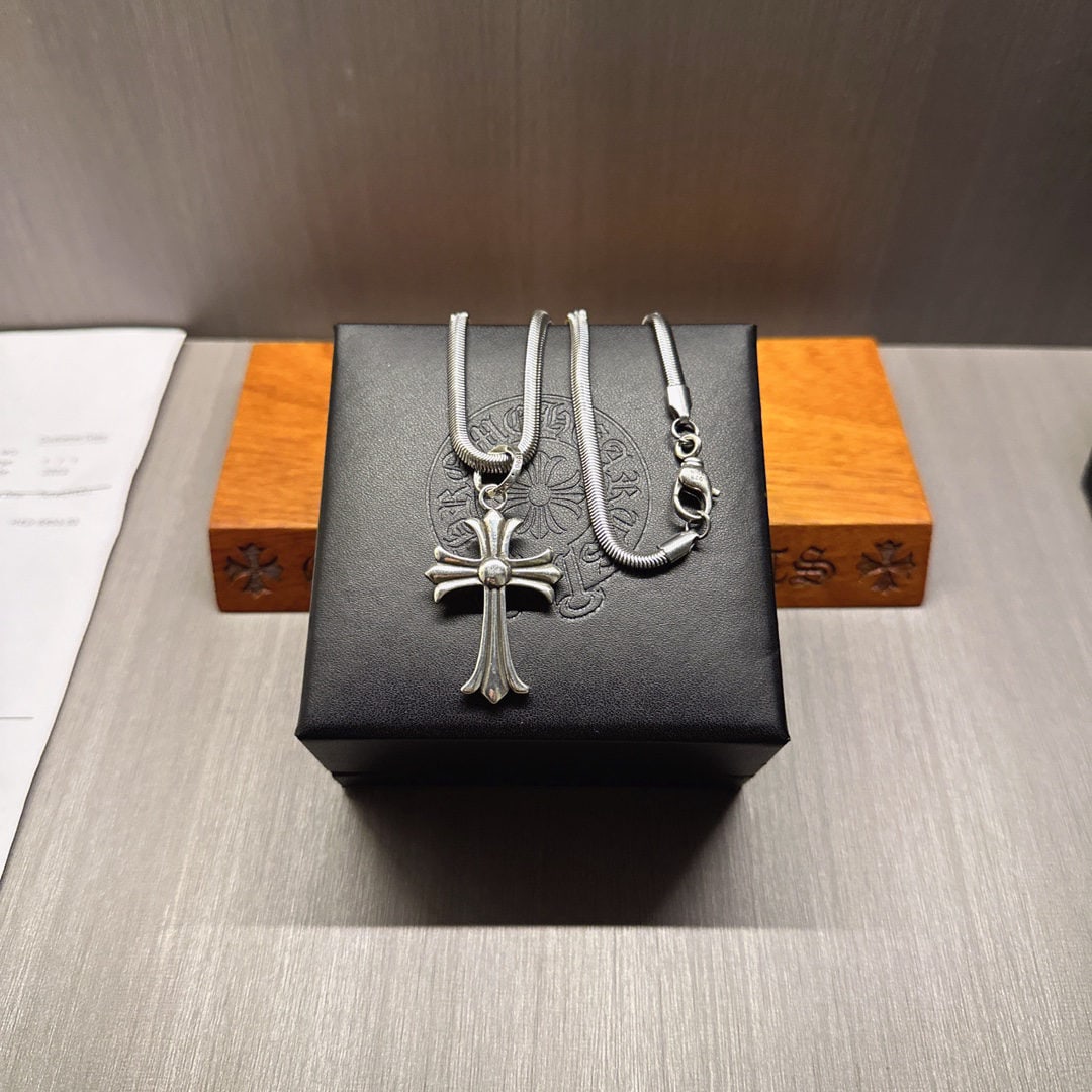 Chrome Hearts necklace: We offer FREE SHIPPING for both domestic and international clients who bid over $500. Chrome Hearts necklaces come in various designs and patterns, each unique. The cross and scout crest are the iconi