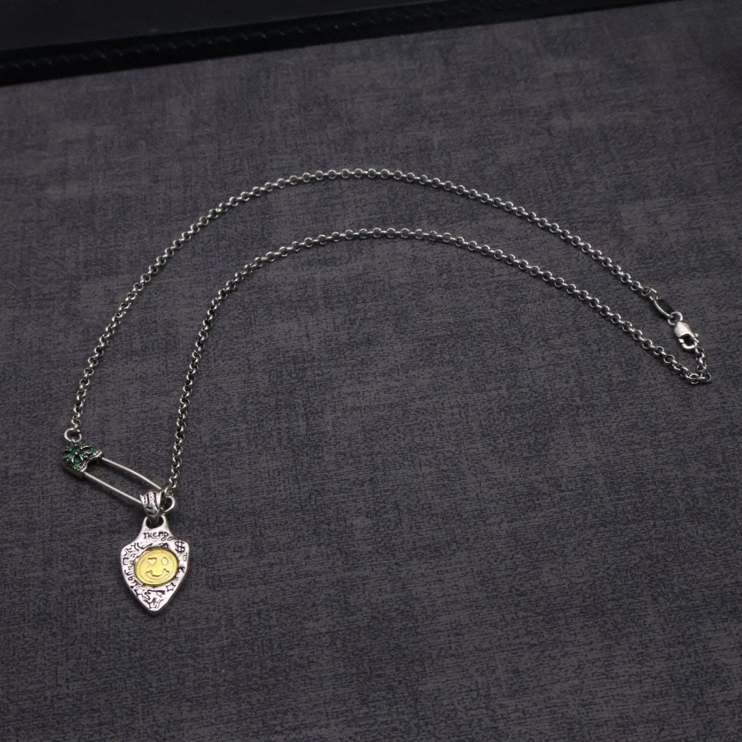 Chrome Hearts necklace: We offer FREE SHIPPING for both domestic and international clients who bid over $500. The Chrome Hearts necklace, a classic design, is perfect for dates, evening events, or everyday wear. It will