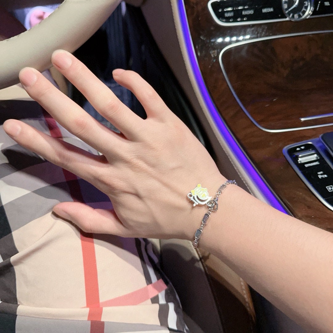DIOR bracelet: We offer FREE SHIPPING for both domestic and international clients who bid over $500. DIOR bracelet, a retro and trendy must-have for men and women, suitable for couples, rock and punk style, Thai sil