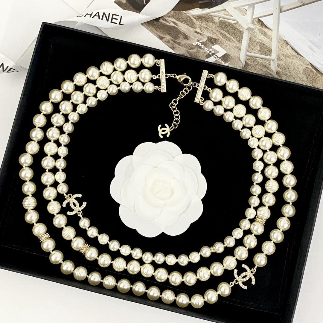 Chanel necklace (1 of 1)