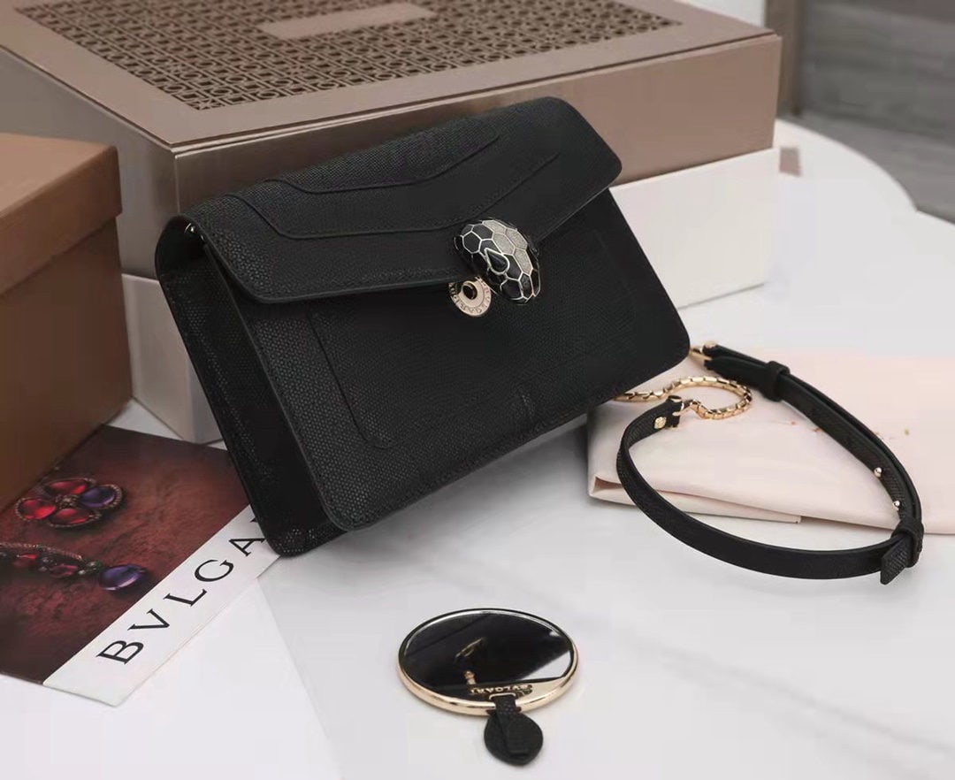 Bvlgari SERPENTI FOREVER: We offer FREE SHIPPING for both domestic and international clients who bid over $500. The Bvlgari SERPENTI FOREVER crossbody bag embodies urban style and versatility. Crafted from precious black metal