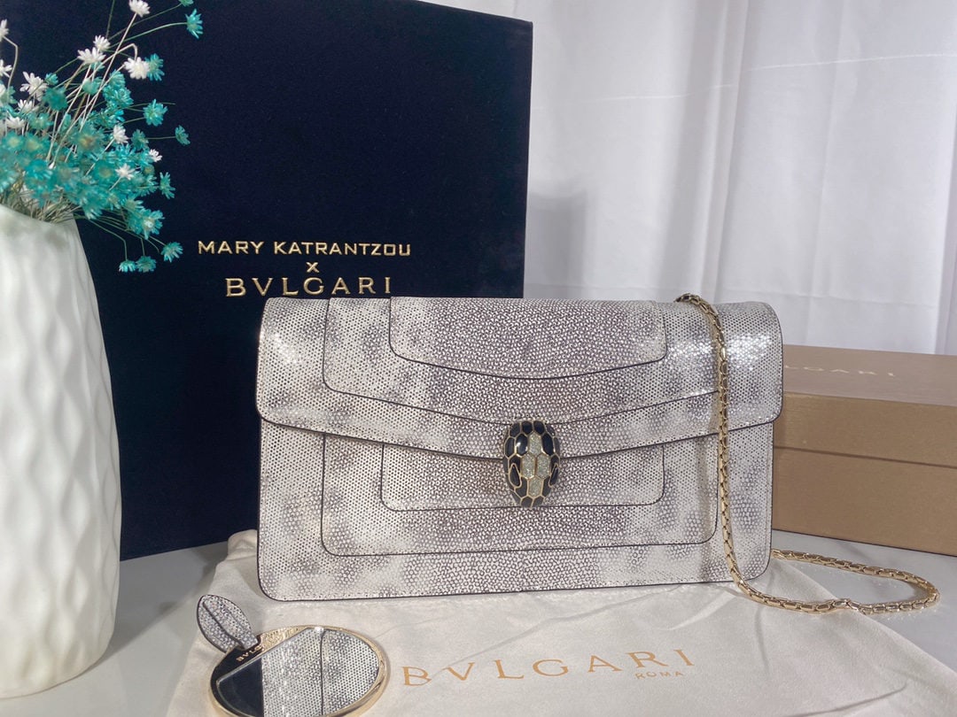 Bvlgari Serpenti Forever: We offer FREE SHIPPING for both domestic and international clients who bid over $500. The Serpenti Forever family welcomes a new season of limited-edition fashion pieces: snake heads in two colors??sn