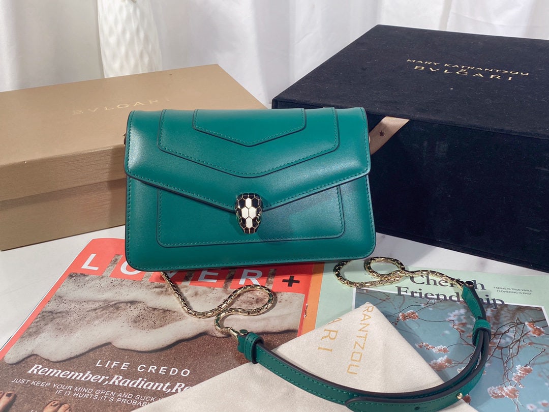 Bvlgari Serpenti Forever: We offer FREE SHIPPING for both domestic and international clients who bid over $500. The Bvlgari SERPENTI FOREVER chain wallet is crafted from vibrant green calfskin, adorned with matte and glossy ce