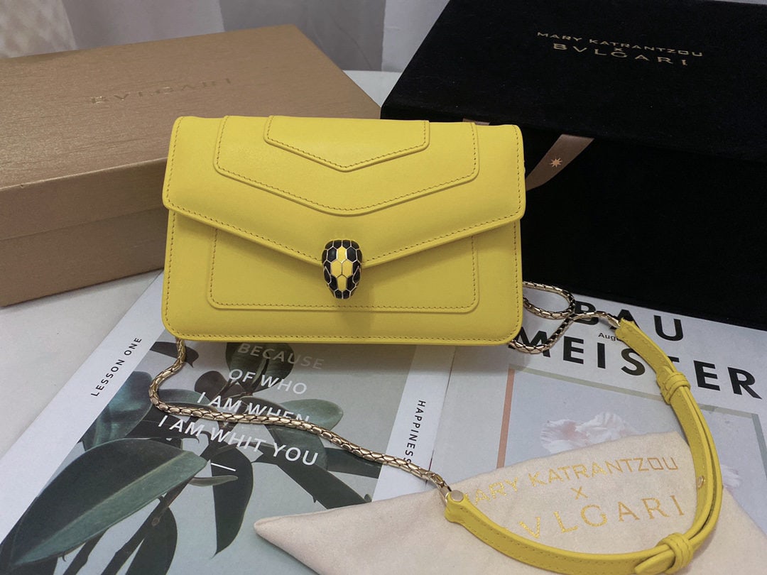 Bvlgari Serpenti Forever: We offer FREE SHIPPING for both domestic and international clients who bid over $500. The Bvlgari SERPENTI FOREVER chain wallet is crafted from daisy yellow calfskin, adorned with matte and glossy dai