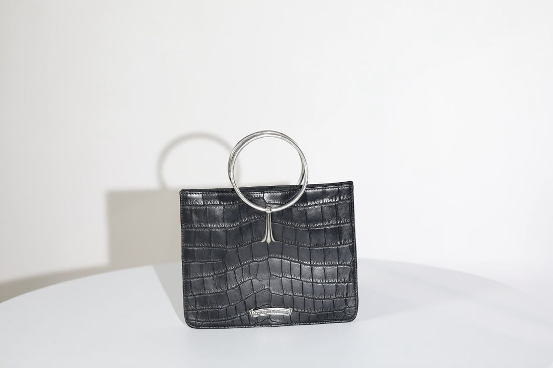 Chrome Hearts Handbag: We offer FREE SHIPPING for both domestic and international clients who bid over $500. Chrome Hearts Handbag, large round ring, crocodile leather, dimensions 22x18.5x2cm A wonderful gift for you or you