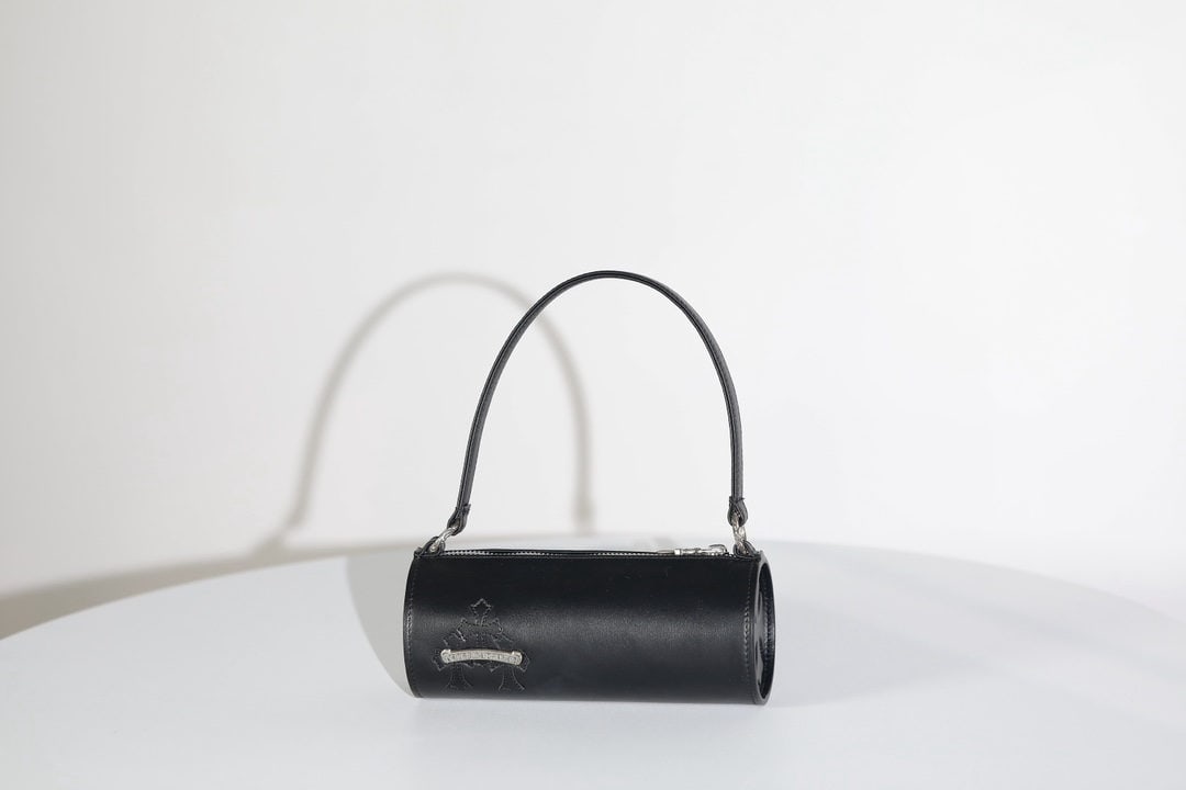 Chrome Hearts grinds bag: We offer FREE SHIPPING for both domestic and international clients who bid over $500. Chrome Hearts grinds bag, cylindrical bag made of plain calfskin (approximately 49g total weight), dimensions 20x8