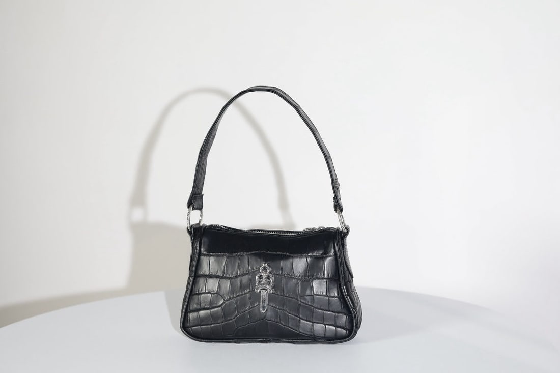 Chrome Hearts Chicken Nugget bag: We offer FREE SHIPPING for both domestic and international clients who bid over $500. Small Chrome Hearts Chicken Nugget Bag, alligator leather (approx. 121g total weight), dimensions 23x15x6.5cm. A w