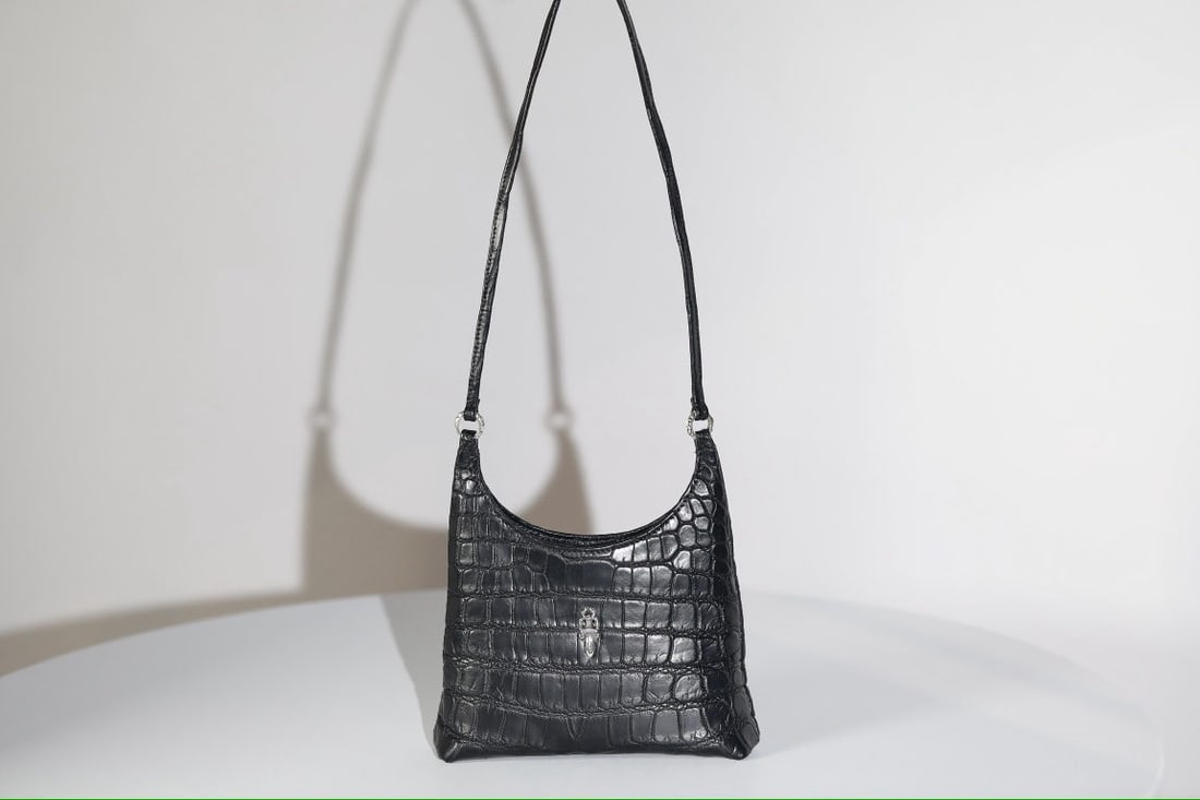 Chrome Hearts viv bag: We offer FREE SHIPPING for both domestic and international clients who bid over $500. Chrome Hearts Viv bag, small sword-shaped underarm bag, crocodile skin (approximately 54g total weight), dimension