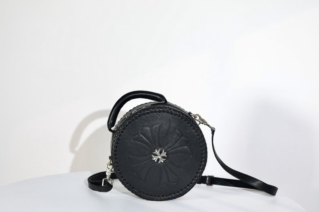 Chrome Hearts Bluemoon baby: We offer FREE SHIPPING for both domestic and international clients who bid over $500. Chrome Hearts Bluemoon Baby Bag, commonly known as the round bag, can be carried by hand or worn crossbody. Made o