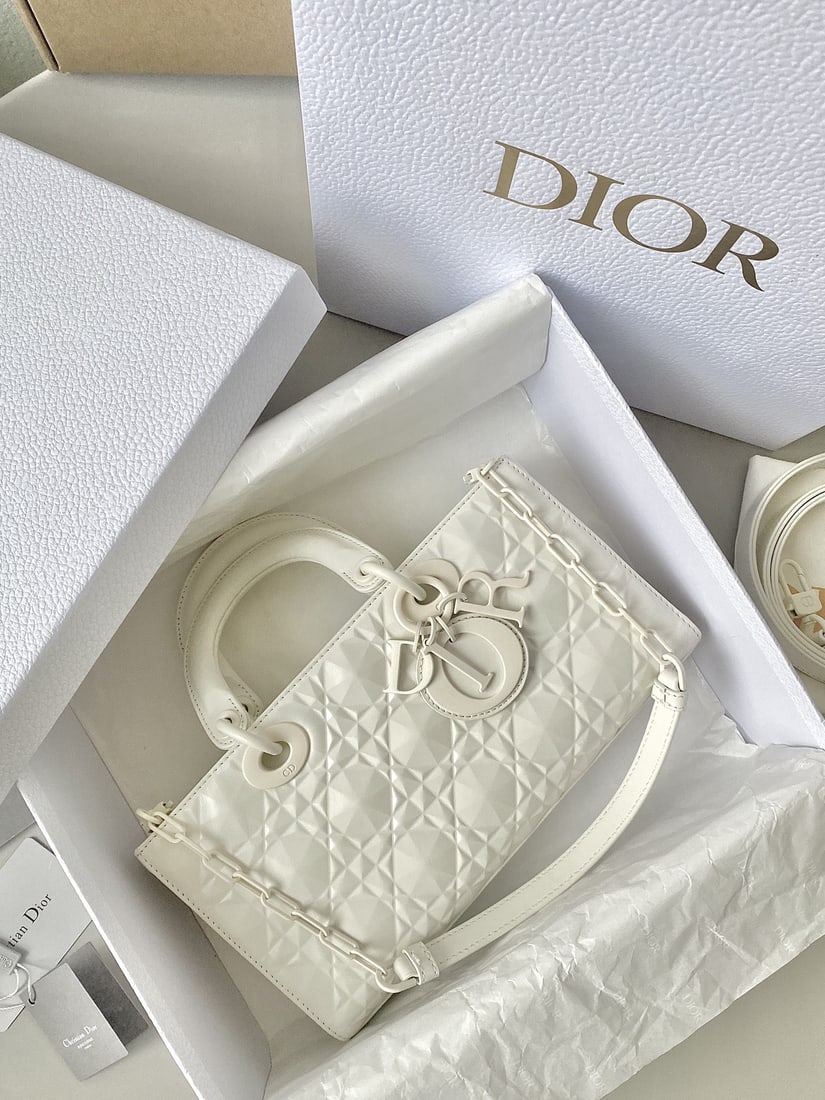 Christian Dior Dior D Joy bag: We offer FREE SHIPPING for both domestic and international clients who bid over $500. This diamond-white Dior D Joy bag features a specially treated matte calfskin leather with a diamond cannage patte