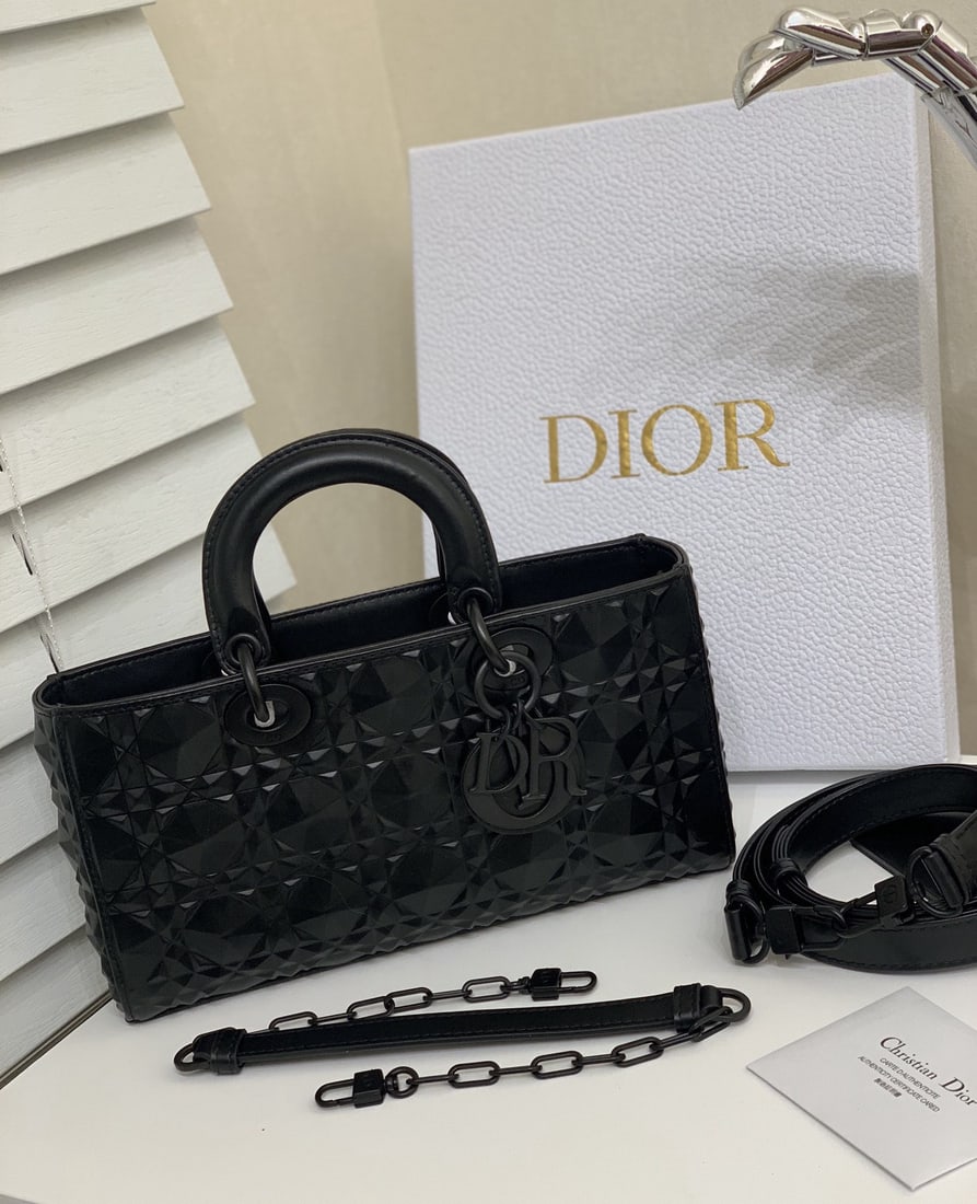 Christian Dior Lady D-Joy: We offer FREE SHIPPING for both domestic and international clients who bid over $500. The Lady D-Joy handbag embodies the signature minimalist aesthetic of the Lady Dior collection, reflecting Dior's 