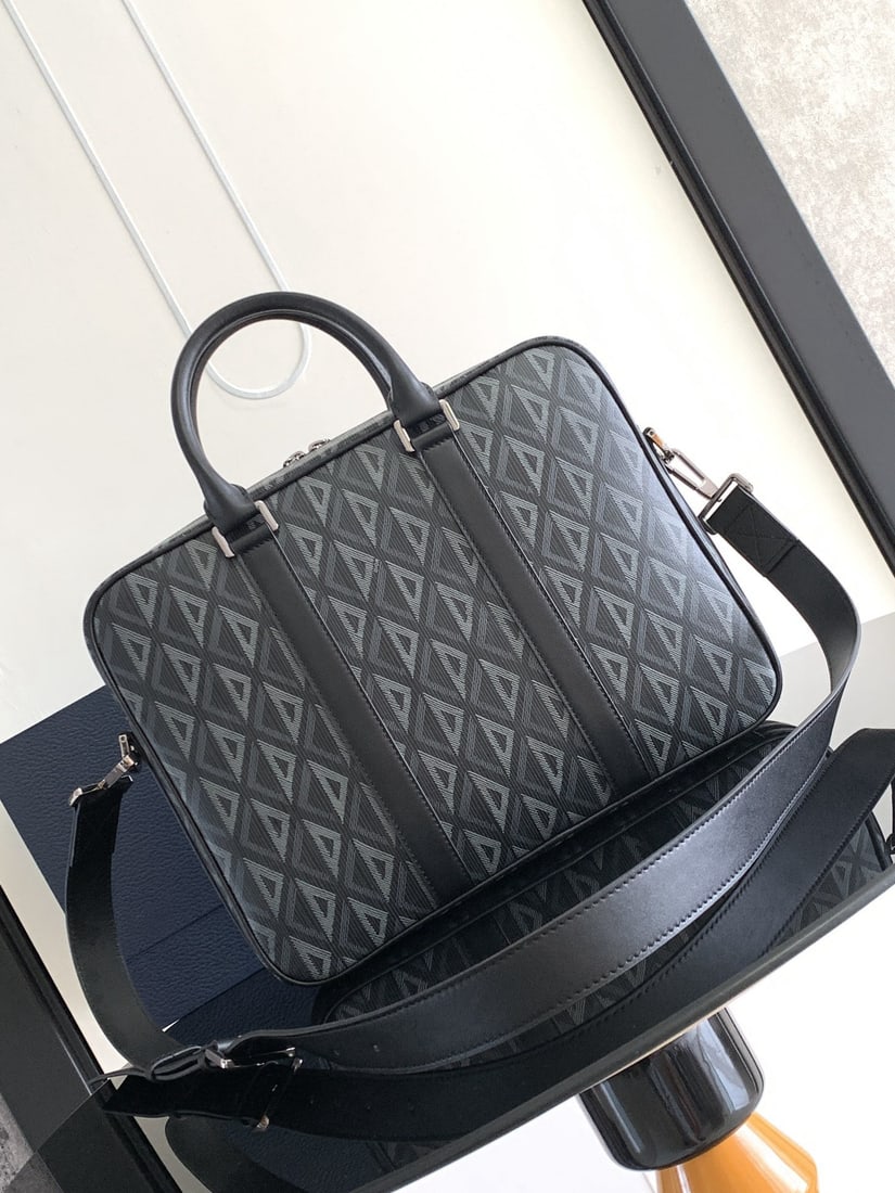 Christian Dior: We offer FREE SHIPPING for both domestic and international clients who bid over $500. This briefcase, from the Fall 2024 menswear collection, blends classic elegance with Dior's haute couture spirit. 