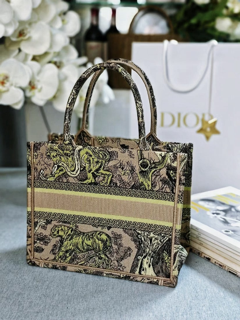 Christian Dior Book Tote: We offer FREE SHIPPING for both domestic and international clients who bid over $500. The Dior Book Tote handbag, designed by Women's Creative Director Maria Grazia Chiuri, is a key piece embodying ae