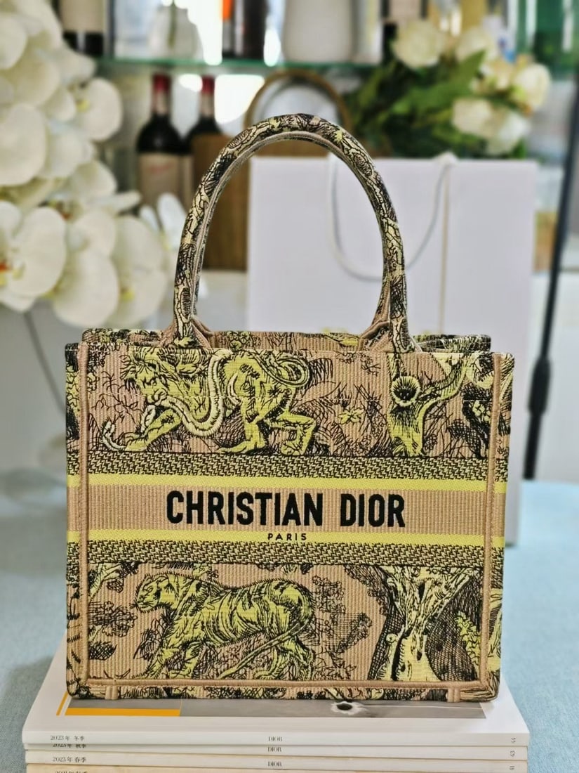 Christian Dior Book Tote: We offer FREE SHIPPING for both domestic and international clients who bid over $500. The Dior Book Tote handbag, designed by Women's Creative Director Maria Grazia Chiuri, is a key piece embodying ae