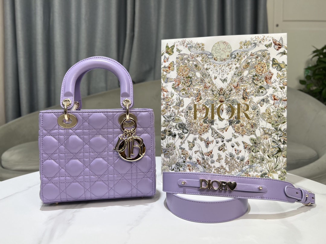 Christian Dior: We offer FREE SHIPPING for both domestic and international clients who bid over $500. The four-compartment Lady Dior handbag in pale purple lambskin embodies Dior's profound understanding of elegance 