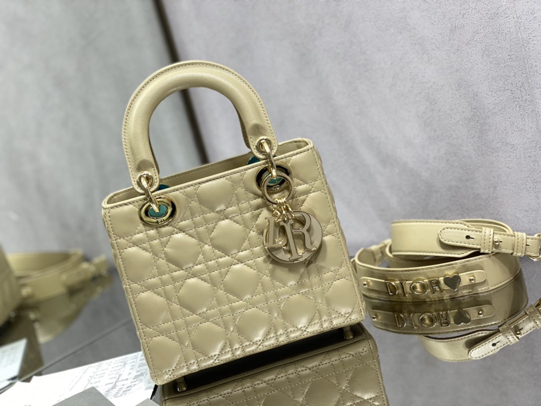 Christian Dior: We offer FREE SHIPPING for both domestic and international clients who bid over $500. Ladydior's four-compartment enamel clasp in creamy apricot is an elegant and classic design that never goes out of