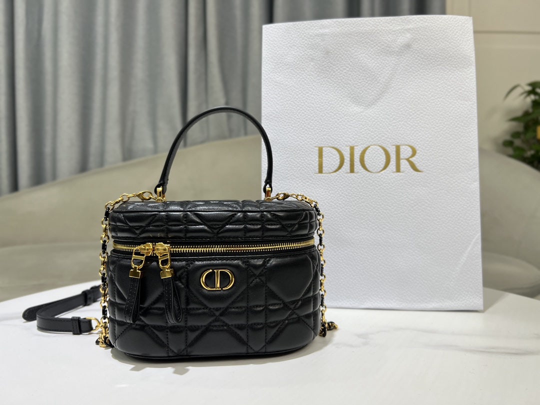 Christian Dior Caro: We offer FREE SHIPPING for both domestic and international clients who bid over $500. The new small black Dior Caro Vanity handbag is from the Spring/Summer 2024 ready-to-wear collection. Its exquisit