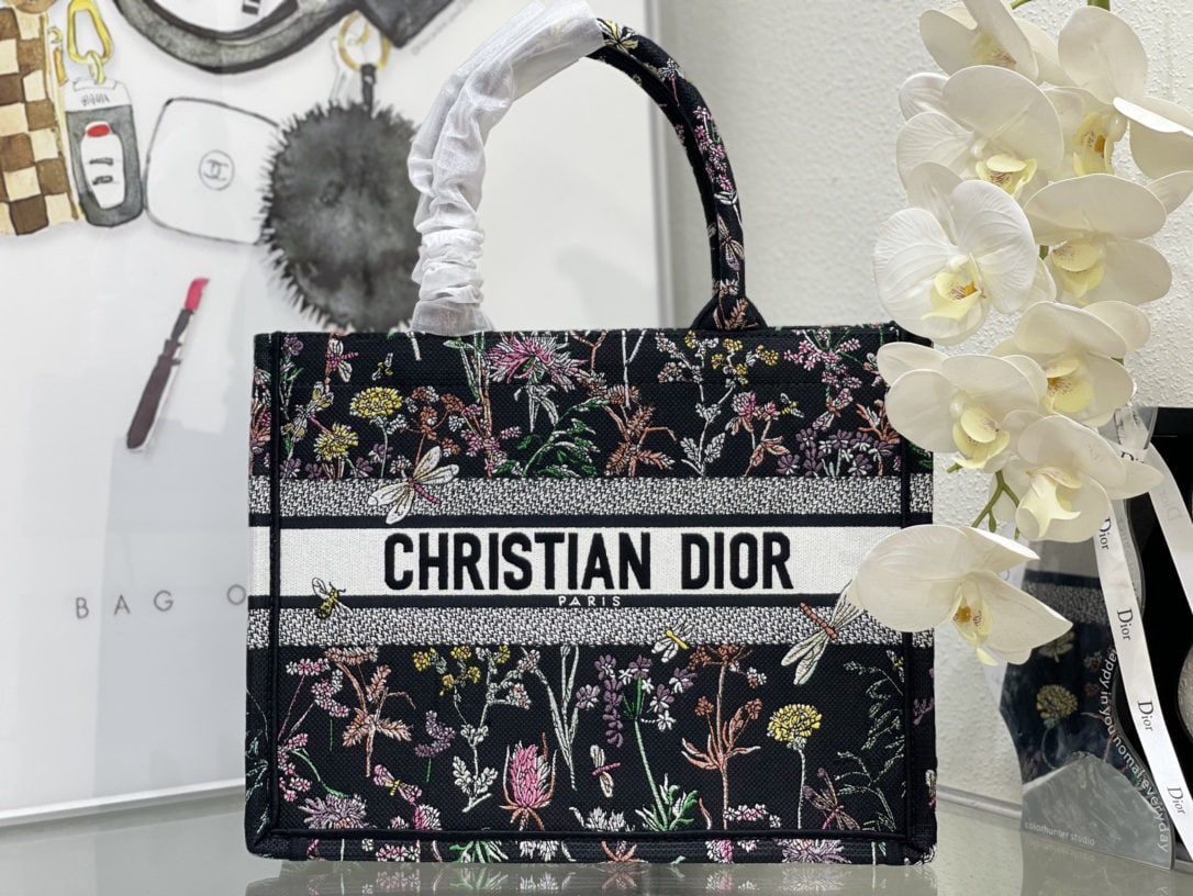 Christian Dior Book Tote: We offer FREE SHIPPING for both domestic and international clients who bid over $500. The medium-sized black Dior Book Tote bag, designed by Dior's Women's Creative Director Maria Grazia Chiuri, is a 