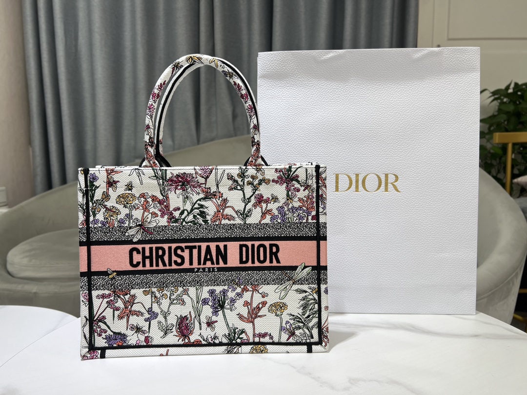 Christian Dior Book Tote: We offer FREE SHIPPING for both domestic and international clients who bid over $500. The medium-sized pink Dior Book Tote bag, designed by Dior's Women's Creative Director Maria Grazia Chiuri, is a k