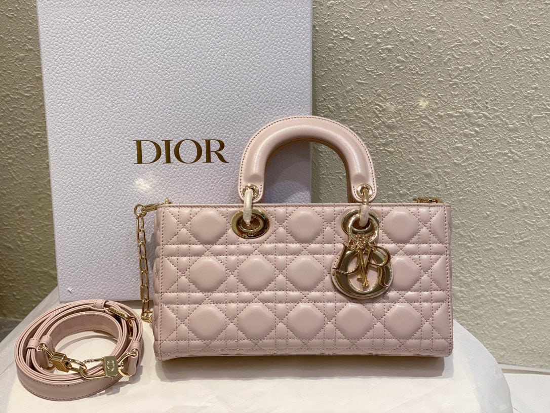 Christian Dior d-joy: We offer FREE SHIPPING for both domestic and international clients who bid over $500. The Dior d-joy Lady D-Joy handbag embodies Dior's profound understanding of elegance and beauty. This sophisticate