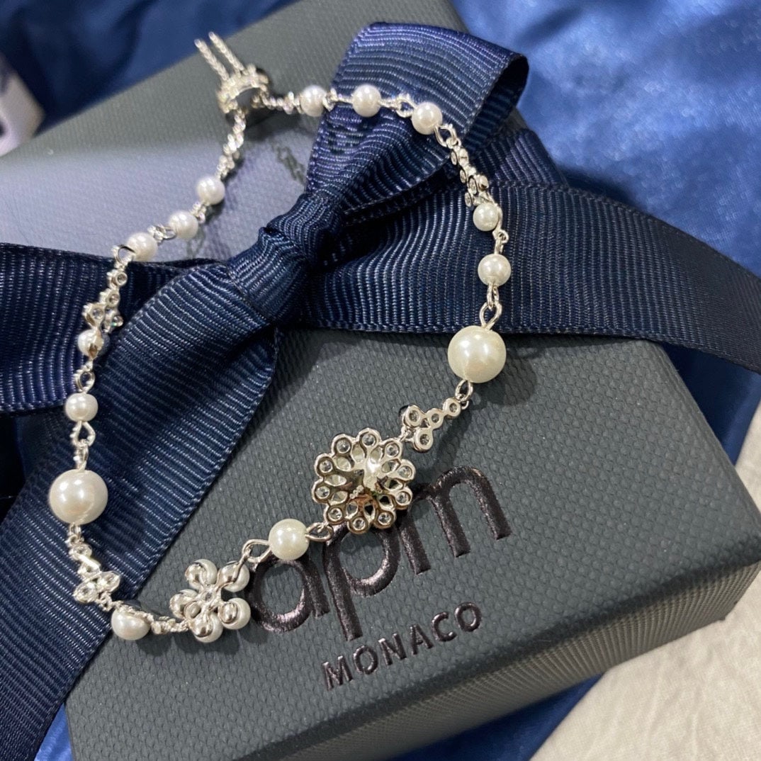 Pearl bracelet: We offer FREE SHIPPING for both domestic and international clients who bid over $500. Pearl flower bracelet, silver jewelry, a unique design gift for best friends. A wonderful gift for you or your lov