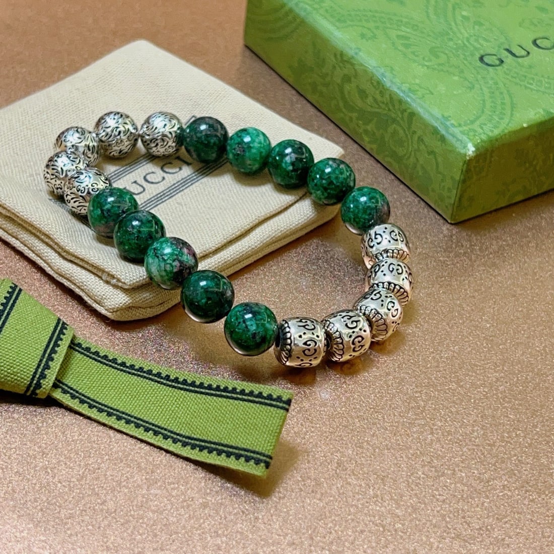 Gucci bracelet: We offer FREE SHIPPING for both domestic and international clients who bid over $500. GUCCI unisex bracelet, natural malachite, porcelain stone bracelet, higher-end style, celebrity-endorsed Anger For