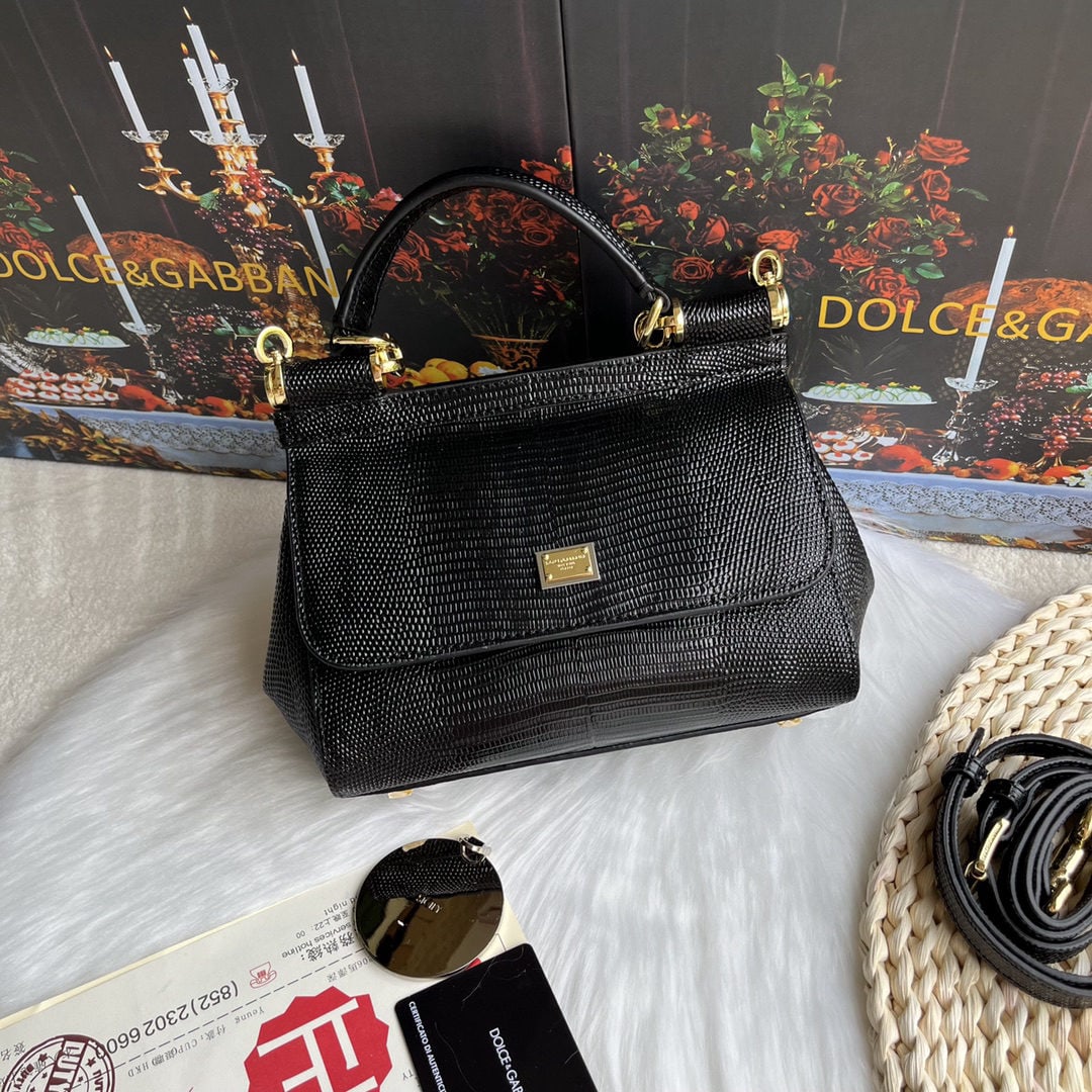 Dolce & Gabbana: We offer FREE SHIPPING for both domestic and international clients who bid over $500. Dolce & Gabbana Lizard Diamond Perfect Bag Shape, made of top-grain lizard-patterned calfskin. A versatile bag sty