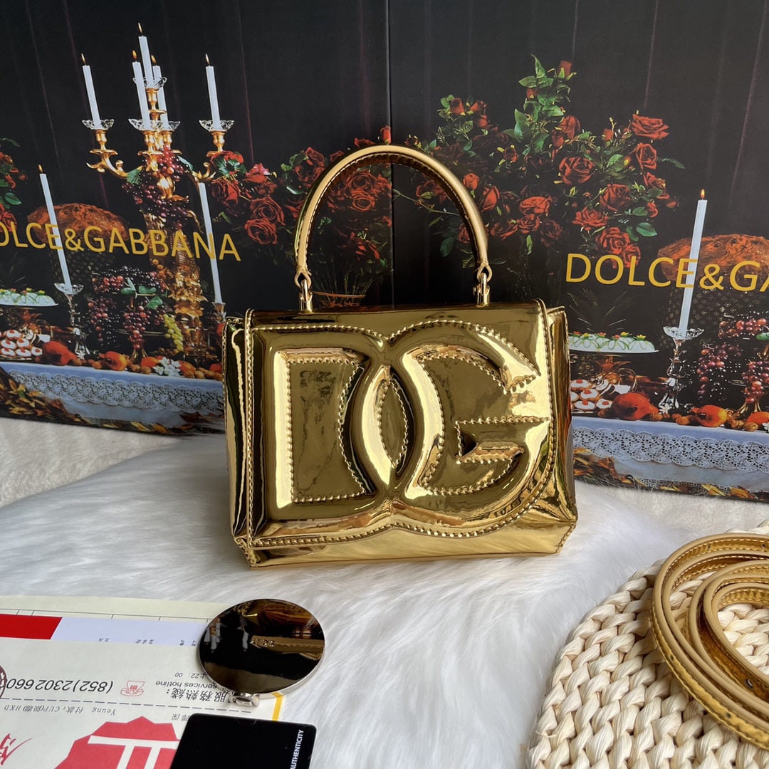 Dolce & Gabbana: We offer FREE SHIPPING for both domestic and international clients who bid over $500. Dolce & Gabbana's exquisite handcrafted leather bag features a calfskin body with hand-painted edges for a structu