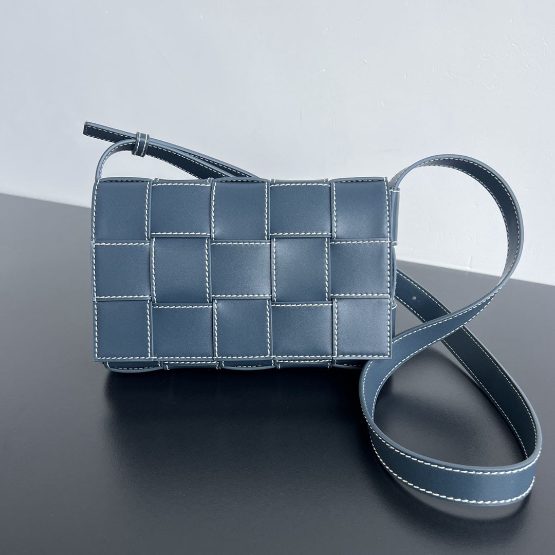 Bottega Veneta Cassette: We offer FREE SHIPPING for both domestic and international clients who bid over $500. The Bottega Veneta Cassette bag features a classic woven square shape with white stitching, showcasing dynamic cra