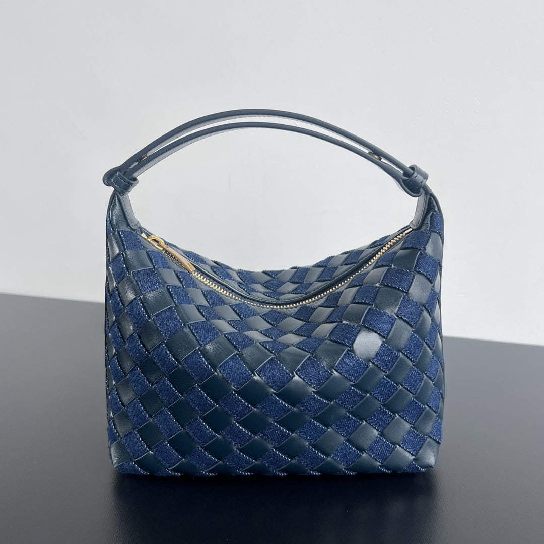 Bottega Veneta Wallace: We offer FREE SHIPPING for both domestic and international clients who bid over $500. The Bottega Veneta Wallace Bento Bag features a perfect blend of high-quality denim and soft imported cowhide, cre