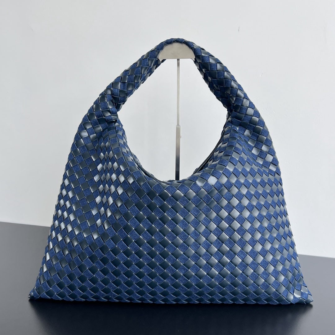 Bottega Veneta Hop bag: We offer FREE SHIPPING for both domestic and international clients who bid over $500. The Bottega Veneta Denim and Leather Hop Bag is a perfect blend of high-quality denim and soft imported cowhide, c