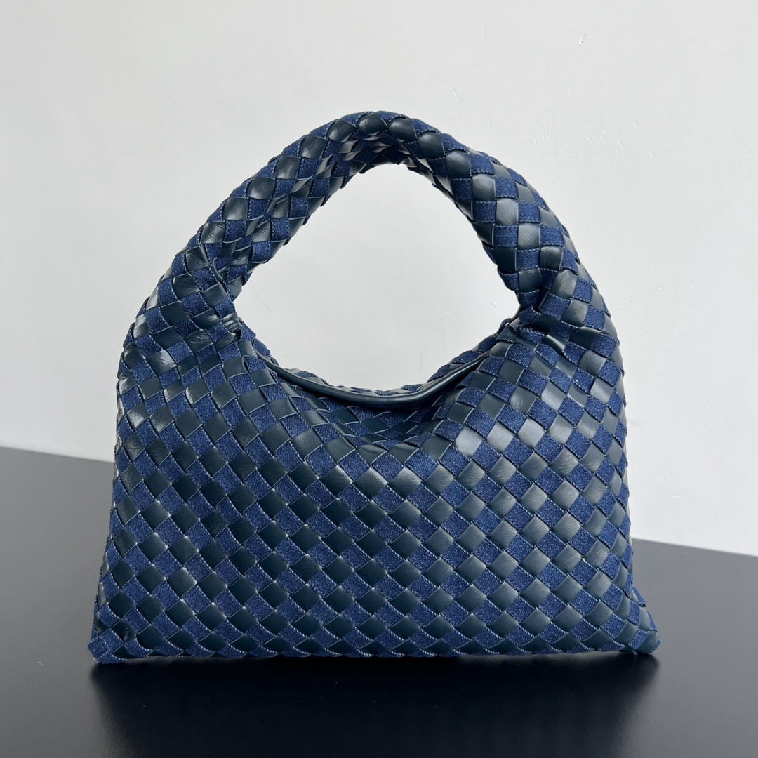 Bottega Veneta Hop bag: We offer FREE SHIPPING for both domestic and international clients who bid over $500. The Bottega Veneta Denim and Leather Hop Bag is a perfect blend of high-quality denim and soft imported cowhide, c