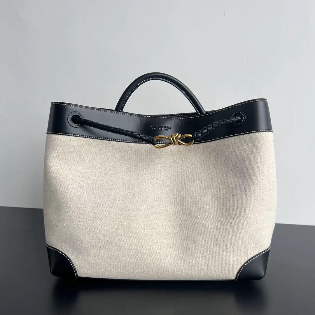 Bottega Veneta Andiamo: We offer FREE SHIPPING for both domestic and international clients who bid over $500. The Bottega Veneta Andiamo handbag features a beautiful combination of canvas and leather, creating a striking loo