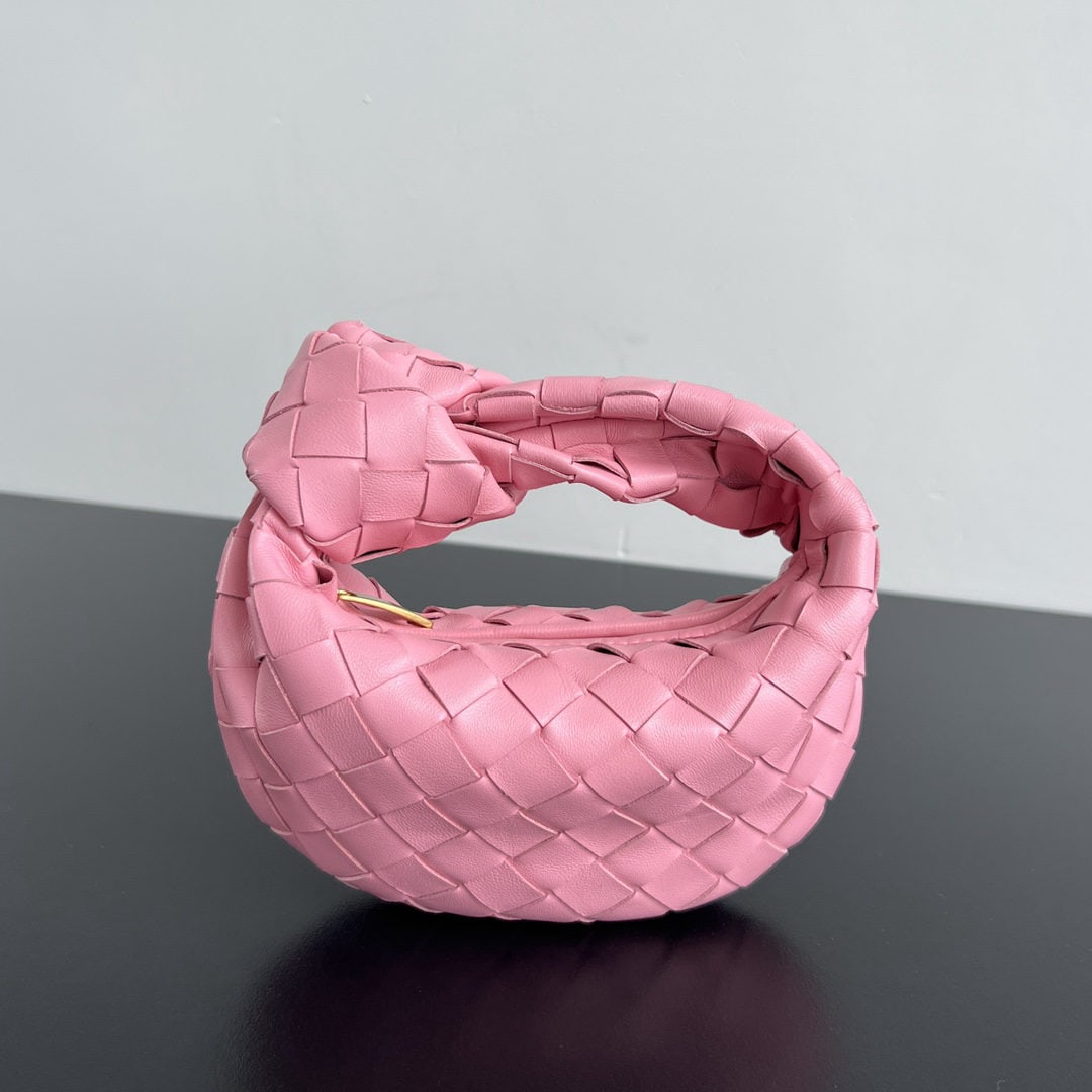 Bottega Veneta Candy Jodie: We offer FREE SHIPPING for both domestic and international clients who bid over $500. Bottega Veneta's 2023 Early Spring Collection Candy Jodie bag features rounded corners, a classic woven leather kn