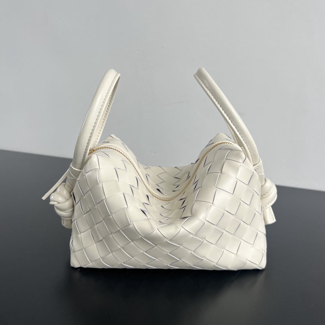 Bottega Veneta Loop: We offer FREE SHIPPING for both domestic and international clients who bid over $500. Bottega Veneta's classic Loop bag has been redesigned with a large loop that can be folded or used as a handle. It