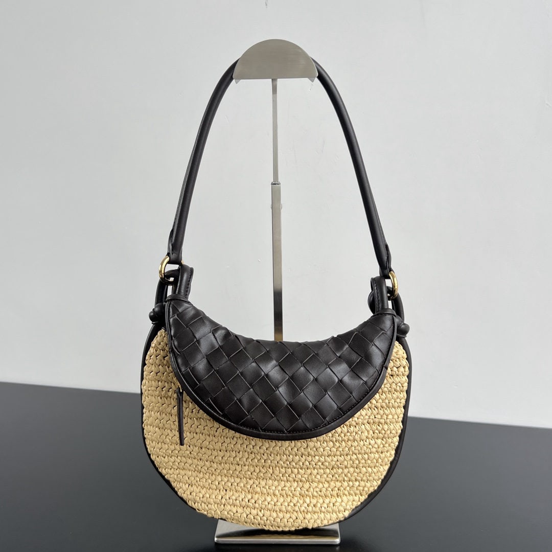 Bottega Veneta: We offer FREE SHIPPING for both domestic and international clients who bid over $500. Bottega Veneta's raffia-embroidered Gemelli handbag: Gemelli also offers straw bags. The combination of straw weav