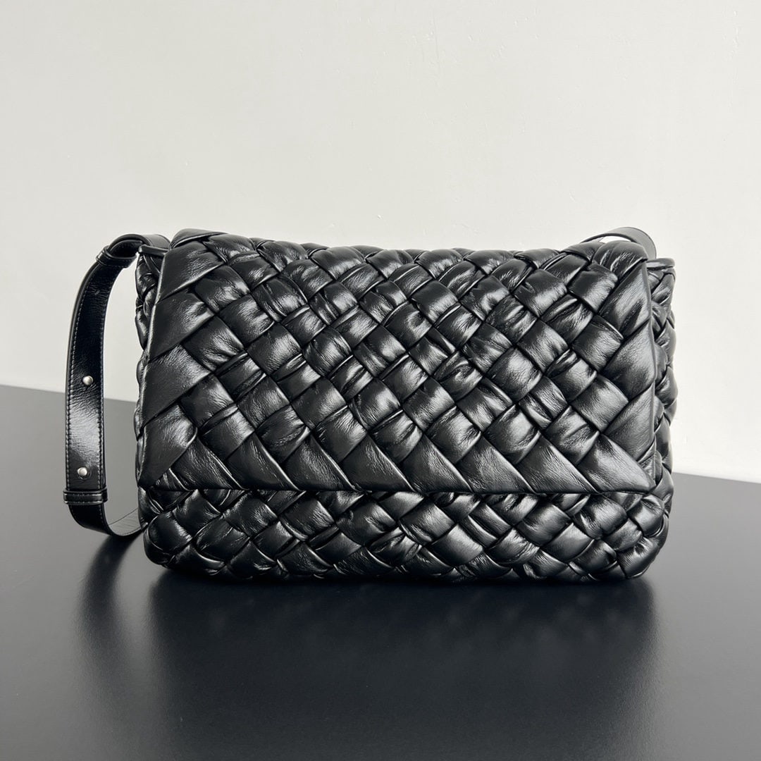Bottega Veneta: We offer FREE SHIPPING for both domestic and international clients who bid over $500. The Bottega Veneta Rumple unisex handbag features soft, supple cowhide leather with a rich sheen and naturally ple