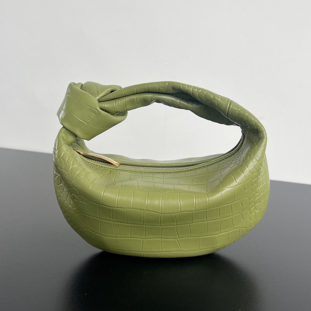 Bottega Veneta: We offer FREE SHIPPING for both domestic and international clients who bid over $500. The Bottega Veneta 24, crafted from faux crocodile leather, exudes a sense of luxury while showcasing meticulous c