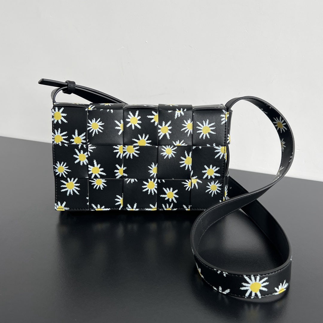 Bottega Veneta: We offer FREE SHIPPING for both domestic and international clients who bid over $500. Bottega Veneta's cassette bag features a woven print of small daisies, letting the fragrance of daisies accompany 