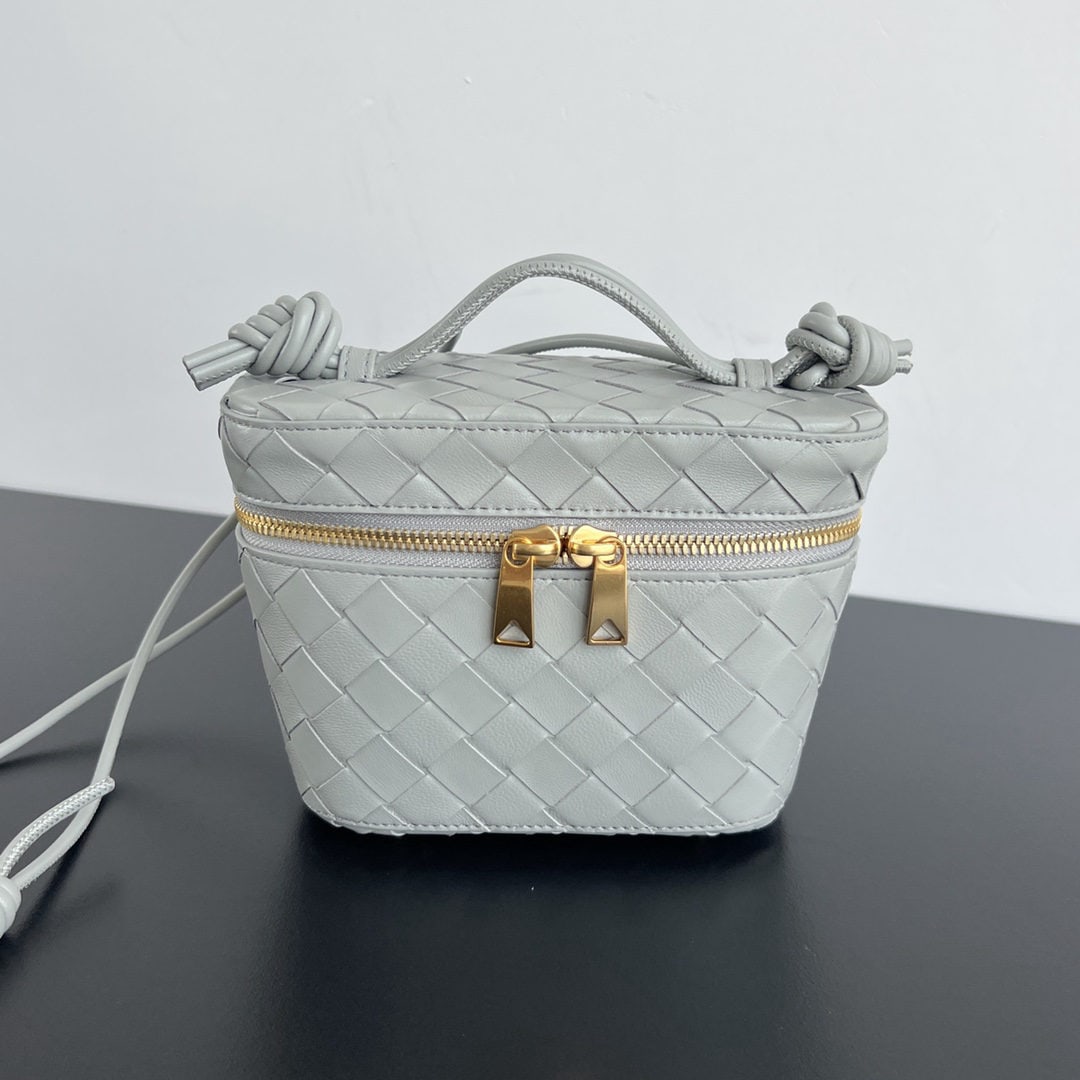 Bottega Veneta: We offer FREE SHIPPING for both domestic and international clients who bid over $500. This Bottega Veneta woven mini makeup bag is a small box bag perfect for a casual outing. Made entirely of lambski