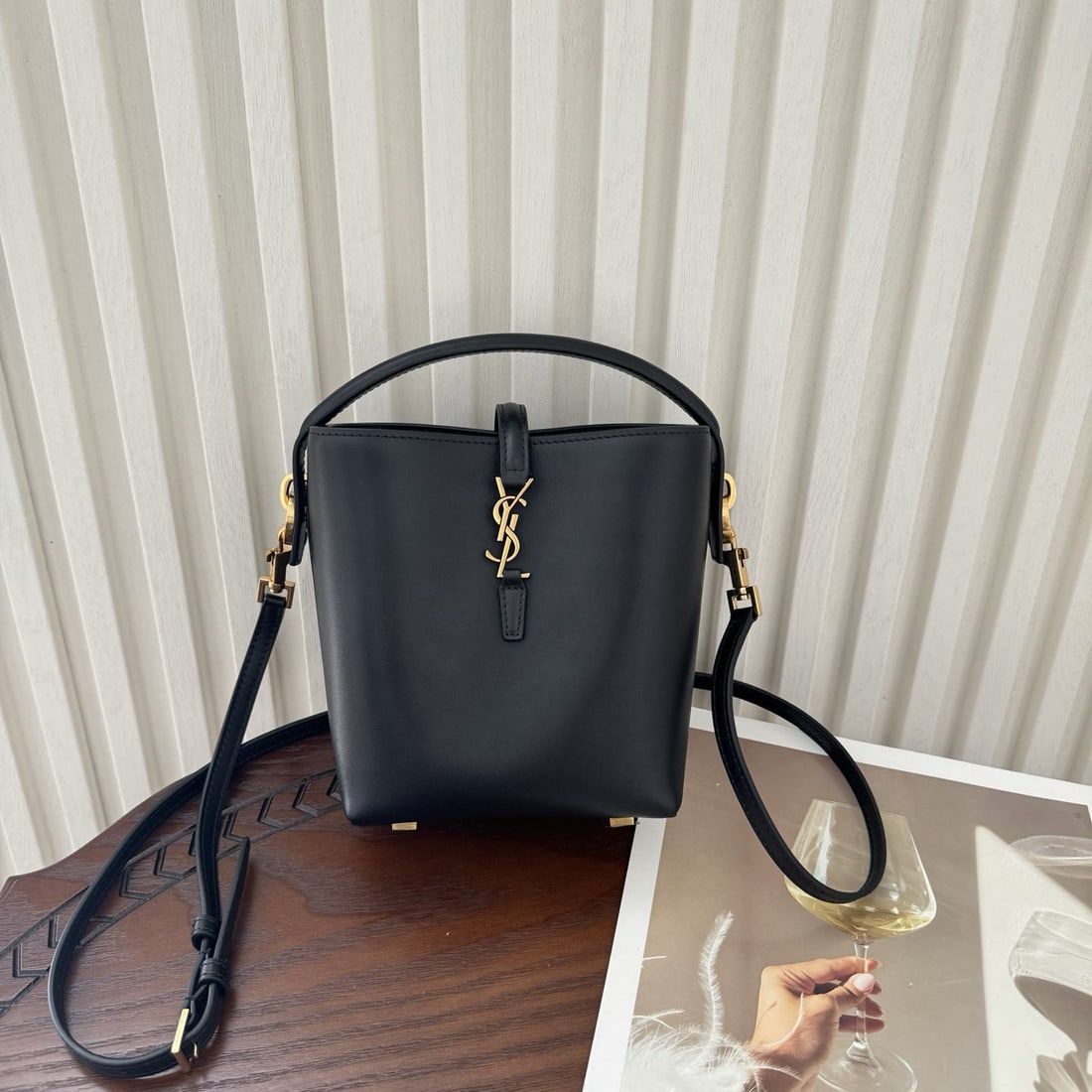 Yves Saint Laurent LE: We offer FREE SHIPPING for both domestic and international clients who bid over $500. The LE 37 mini bucket bag is sturdy and stylish. The entire bag is made of high-quality calfskin, maintaining