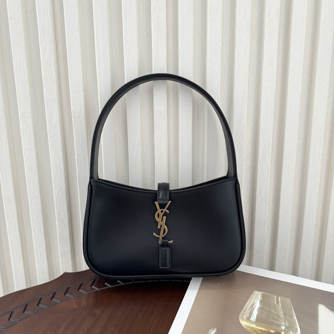 Yves Saint Laurent Mini LE: We offer FREE SHIPPING for both domestic and international clients who bid over $500. The Mini LE underarm bag is small and incredibly cute. While retaining the bag's retro elegance, it adds a lot of 