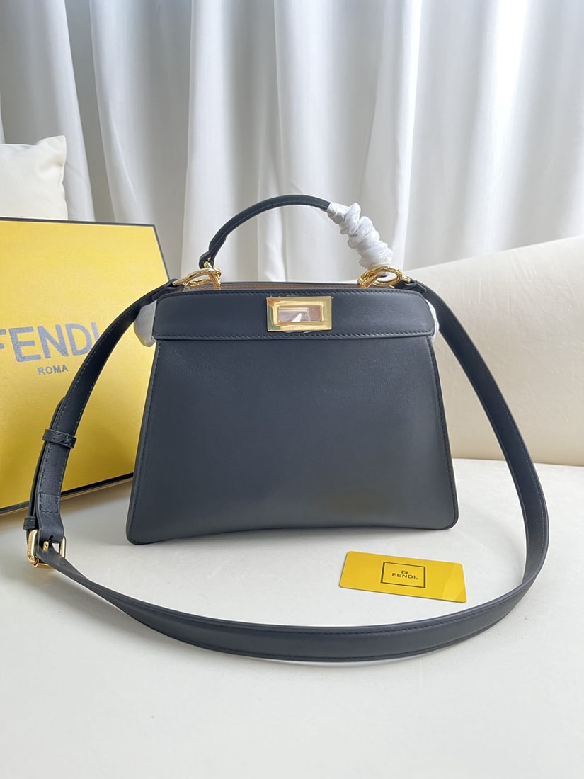 Fendi Peekaboo ISeeU: We offer FREE SHIPPING for both domestic and international clients who bid over $500. The Iconic Peekaboo ISeeU medium-sized black leather handbag is crafted from brown leather and features classic tw