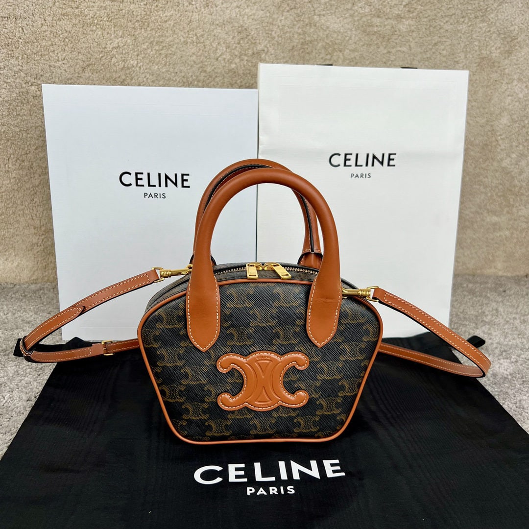 Celine Mini Arc de Triomphe Logo Print Bowling Bag: We offer FREE SHIPPING for both domestic and international clients who bid over $500. Mini Arc de Triomphe logo print bowling bag, a very stylish bowling bag, cute and retro, just the right size with 