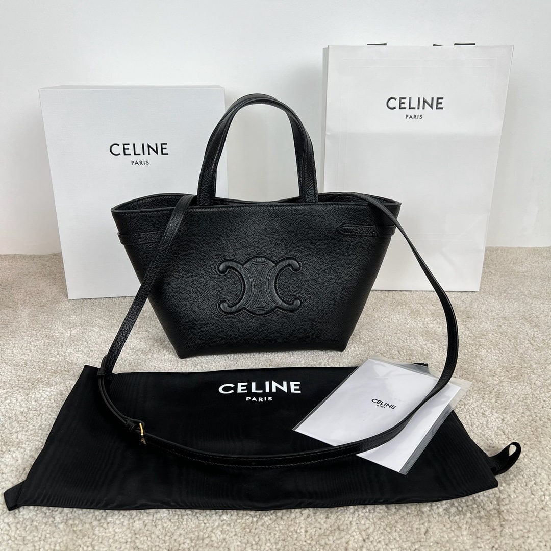 Celine cabas anais: We offer FREE SHIPPING for both domestic and international clients who bid over $500. Cabas Anais small grained cowhide tote bag. A tote bag unlike any other. It exudes a sophisticated and