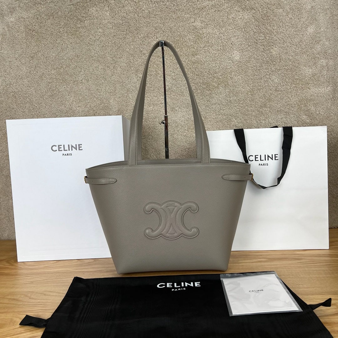 Celine CABAS ANAIS: We offer FREE SHIPPING for both domestic and international clients who bid over $500. The CABAS ANAIS small size feels exceptionally sophisticated and refined, with a relaxed, vintage vibe that's