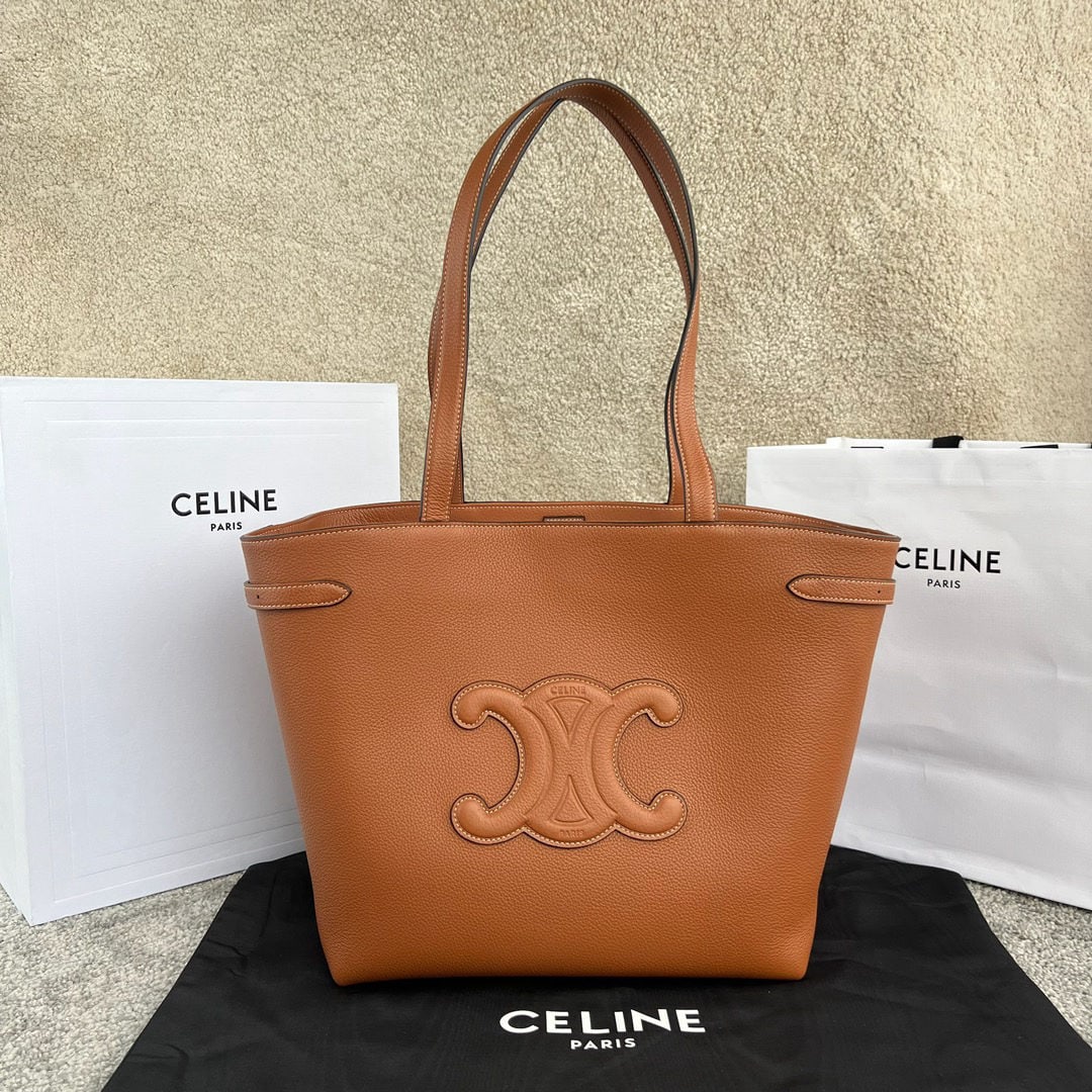 Celine: We offer FREE SHIPPING for both domestic and international clients who bid over $500. CABAS ANAIS grained cowhide leather handbag, 32 x 29.5 x 15 cm, gold-plated shoulder carry, 1 main compartment, 1